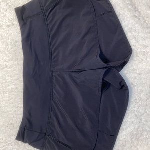 Black lulu shorts!